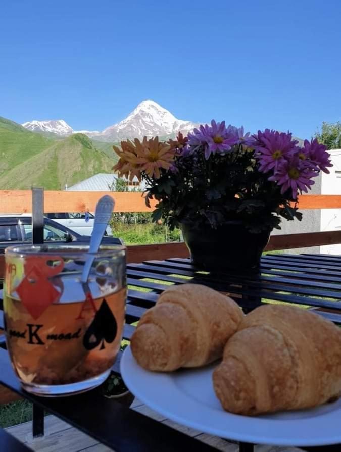 Guest House Elguja Qushashvili Kazbegi Eksteriør billede
