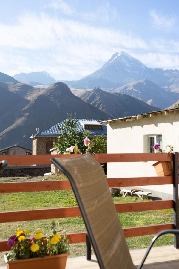 Guest House Elguja Qushashvili Kazbegi Eksteriør billede