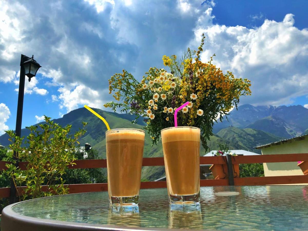 Guest House Elguja Qushashvili Kazbegi Eksteriør billede