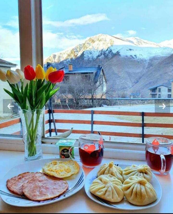Guest House Elguja Qushashvili Kazbegi Eksteriør billede