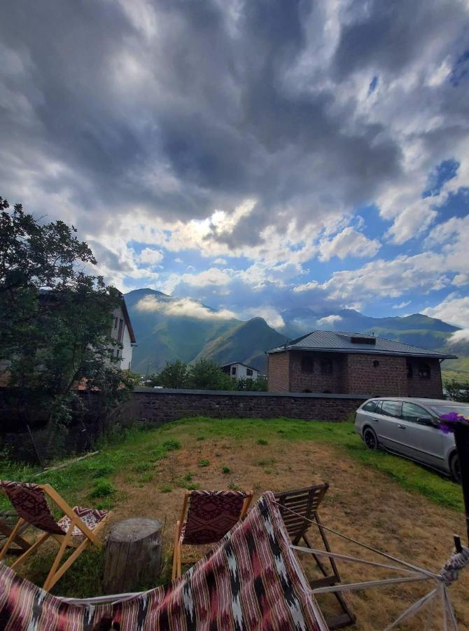 Guest House Elguja Qushashvili Kazbegi Eksteriør billede