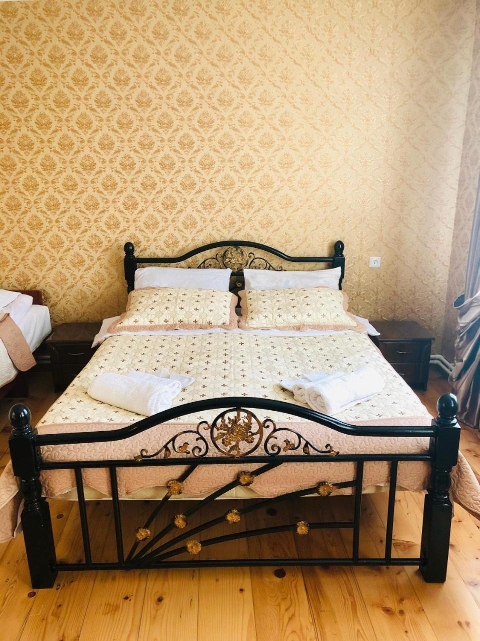 Guest House Elguja Qushashvili Kazbegi Eksteriør billede